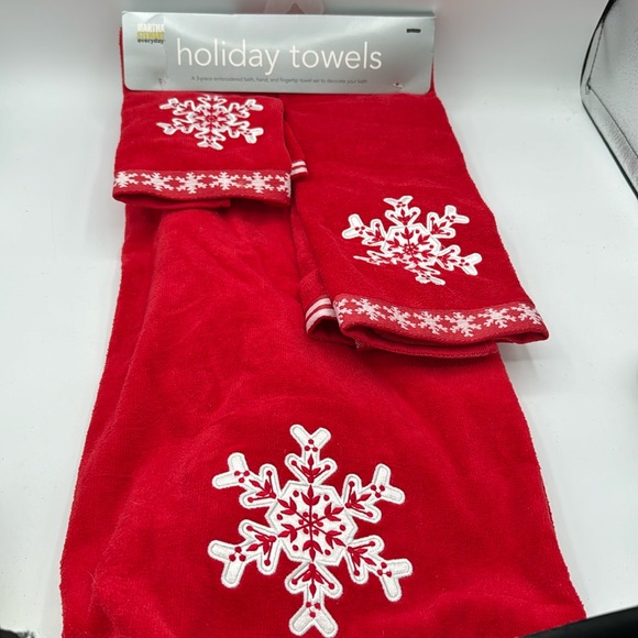 Martha Stewart Other - Martha Stewart everyday Holiday towels 2008 old stock NWT